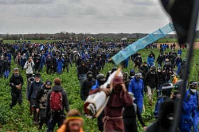 Méga-bassines de Sainte-Soline : un...'s Image