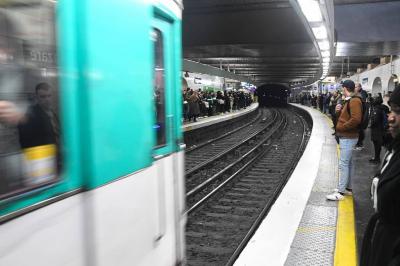 Paris : une bagarre provoque un...'s Image