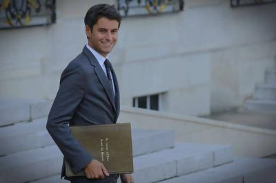 Gabriel Attal « s’envole dans...'s Image