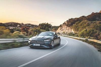Automobile : La beauté résiste en...'s Image