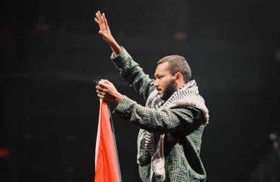 فنانون عرب تجرأوا على رفع العلم الفلسطيني!'s Image