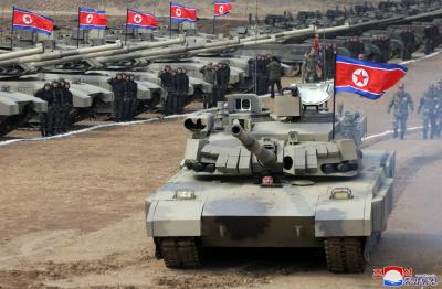 كوريا الشمالية تكشف النقاب عن دبابة جديدة وكيم يقودها بنفسه (صور)'s Image
