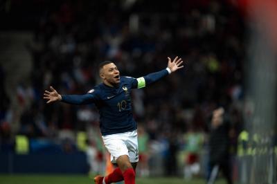 هل يعلن مبابي في الساعات المقبلة انتقاله إلى ريال مدريد؟'s Image