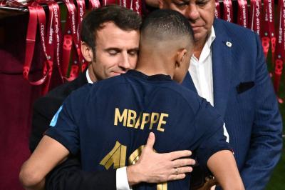 ماكرون يستنجد برئيس ريال مدريد لمشاركة مبابي في أولمبياد باريس's Image