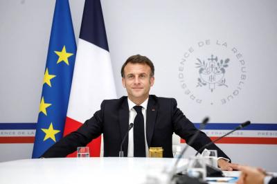 Emmanuel Macron monte d'un cran dans...'s Image