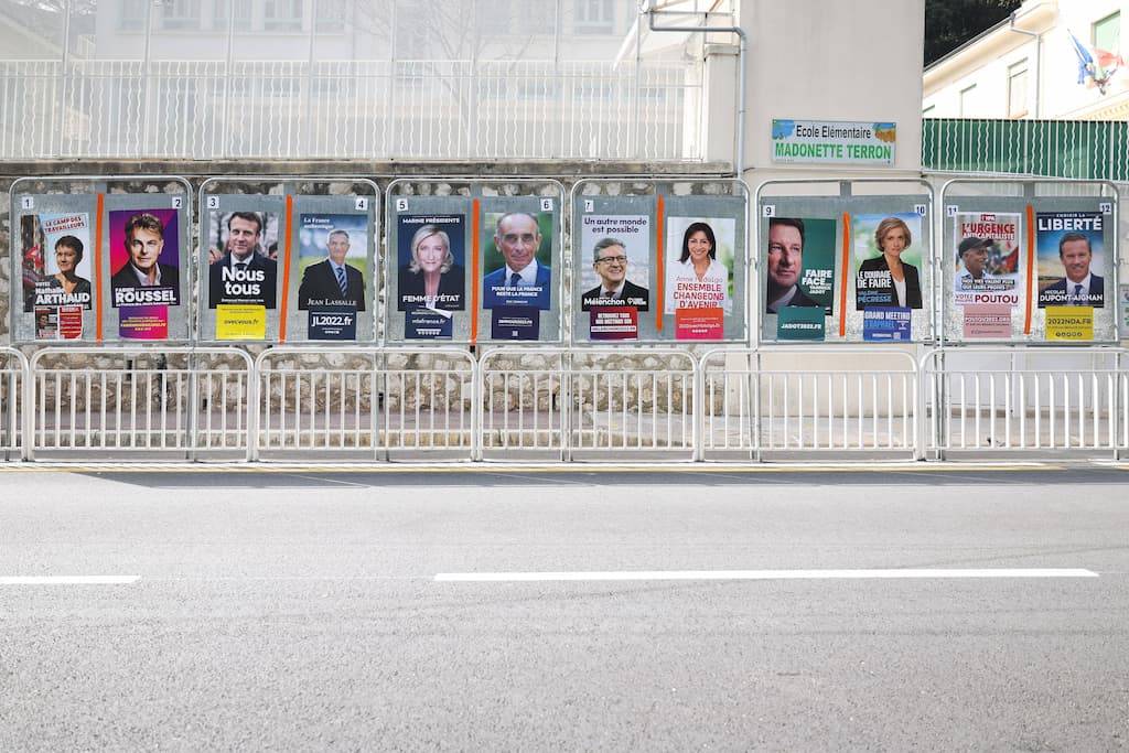 Européennes 2024 : l’affiche de campagne de la candidate écologiste retouchée par une IA fait polémique
