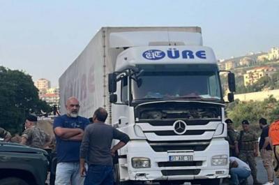 نداء الوطن | اندلاع حريق بشاحنة للنقل الخارجي على أوتوستراد البترون تبين لاحقاً أنها مُحملة بالأسلحة!'s Image