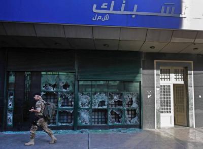 مصارف تقفل صناديقها بوجه مودعين و