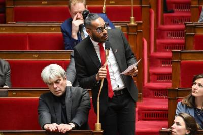Budget 2025 : la jugeant négative, un...'s Image