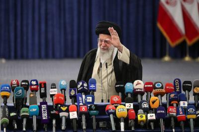 بين المساءلة البشريّة وتهديد الخامنئي بـ