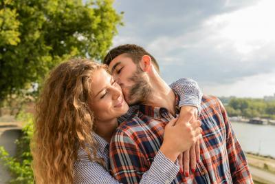 ما هي المدة الزمنية التي يستغرقها الرجل للإعتراف بحبه للمرأة؟'s Image