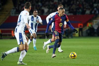 ويك أند ناريّ في أوروبّا لقاء الصدارة في إسبانيا بين برشلونة وأتلتيكو مدريد ومباراة الفرصة الأخيرة لمانشستر سيتي في إنكلترا's Image
