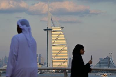دبي تسلّط الضوء على اقتصاد صنّاع المحتوى في قمّة المليار متابع's Image