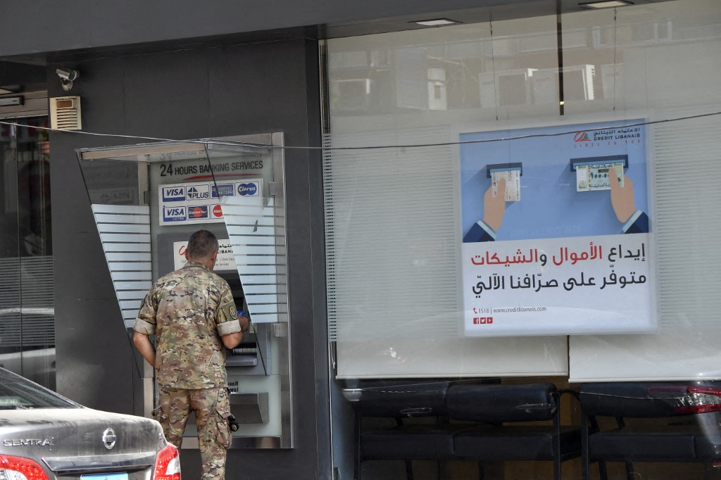 مصرف لبنان يمنع المصارف من تسييل 