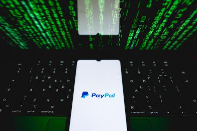 ثورة المحافظ الرقمية: التحول من إقتصاد الكاش إلى الاقتصاد الرقمي في لبنان's Image