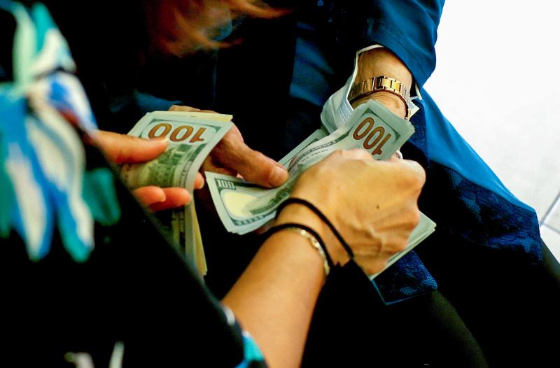 ضبط العمولات بالنصوص..هل يُعقلَن تطبيقها على أرض الواقع؟'s Image