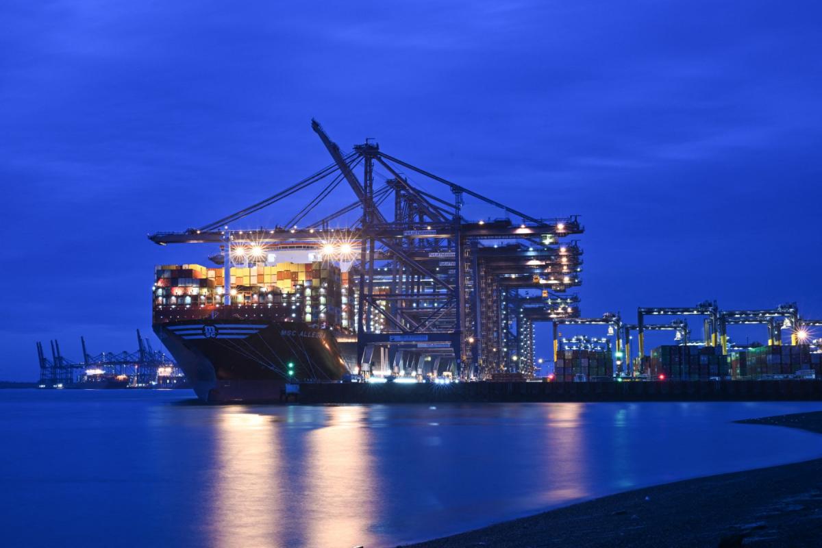 Transport maritime : « le dark fleet », la face cachée du commerce mondial
 800 à 900 navires « illégaux » sillonnent les mers et les océans.