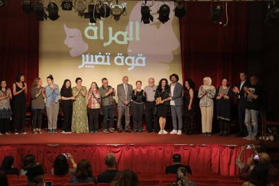 لبنان يختتم مهرجان المسرح الدولي... 