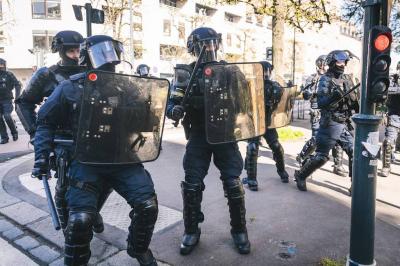 Nantes : au moins 40 CRS et des...'s Image