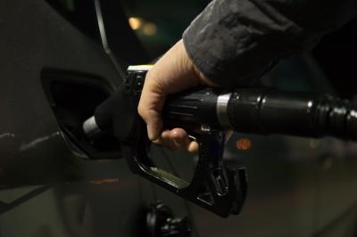 انخفاض كبير بأسعار المحروقات's Image